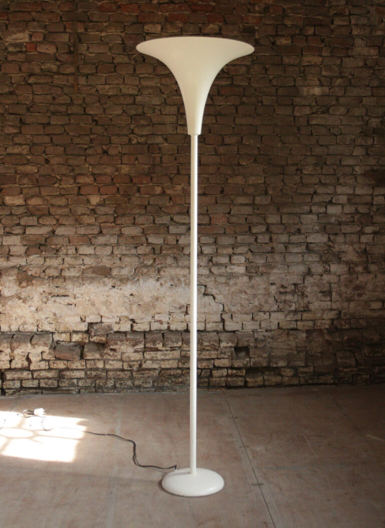 Verrijk je interieur met de tijdloze vintage “Dijkstra Lampen” Heksenhoed vloerlamp!