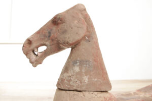 Chinees aardewerk paard met losse kop in Han-stijl, beschilderd terracotta – foto 8