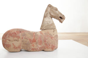 Chinees aardewerk paard met losse kop in Han-stijl, beschilderd terracotta – foto 3
