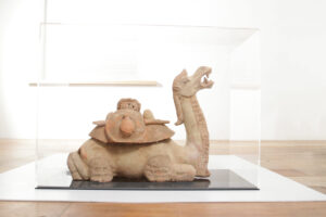 Chinese knielende kameel van beschilderd terracotta in Wei-/Tang-stijl – foto 7