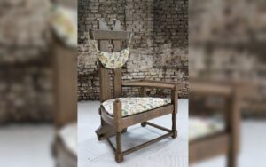 Hollandse brutalist eiken fauteuil met bijzettafel jaren 50 – foto 1