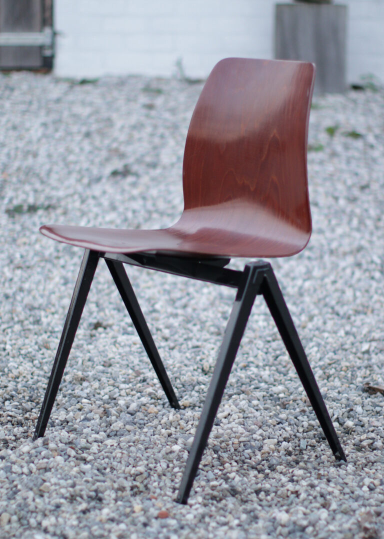 Iconische Galvanitas S22 Schoolstoelen – Kastanjebruin
