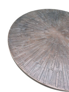 Brutalist smeedijzeren ronde salontafel met bronskleurig zonnestraal blad – foto 8
