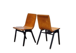 Roland Rainer stapelstoel, Wiener Stadthalle 1952, gebogen multiplex kuip en zwart houten A-frame –