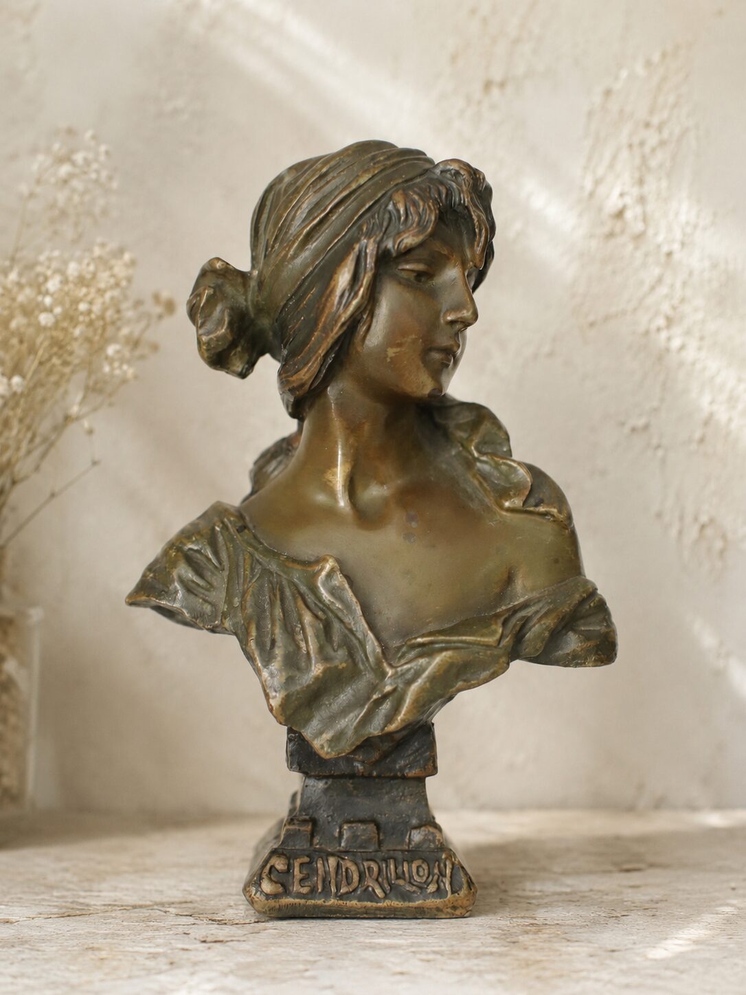 Franse Art Nouveau bronzen buste ‘Cendrillon’ van Emmanuel Villanis – circa 1900
