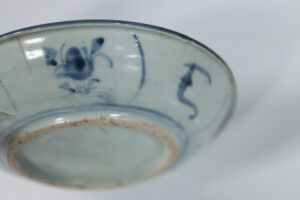 Chinees blauw-wit schoteltje spiraal-lotusdecor Fujian – foto 3