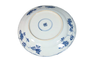 Chinese gelobde schotel Kangxi blauw-wit bloeiende boom en hek – foto 4