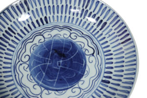 Chinees blauw-wit bord stralenmotief 19e eeuw – foto 2