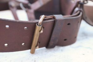 Franse militaire koppel met patroontassen en bretels – foto 2