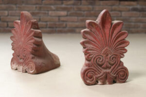 Paar terracotta dakornamenten akrokeramo palmet – foto 2