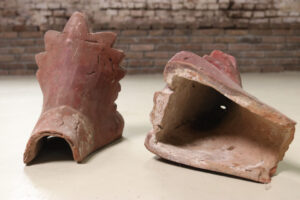 Paar terracotta dakornamenten akrokeramo palmet – foto 7