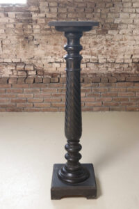 Gezwart houten zuil Napoleon III sellette – foto 3