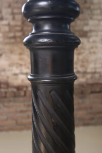 Gezwart houten zuil Napoleon III sellette – foto 5