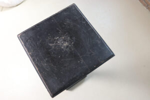 Gezwart houten zuil Napoleon III sellette – foto 10