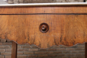 Notenhouten wasmeubel met marmeren blad Louis-Philippe – foto 9