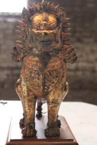 Paar tafellampen vergulde bronzen Singha-leeuwen Thailand – foto 10