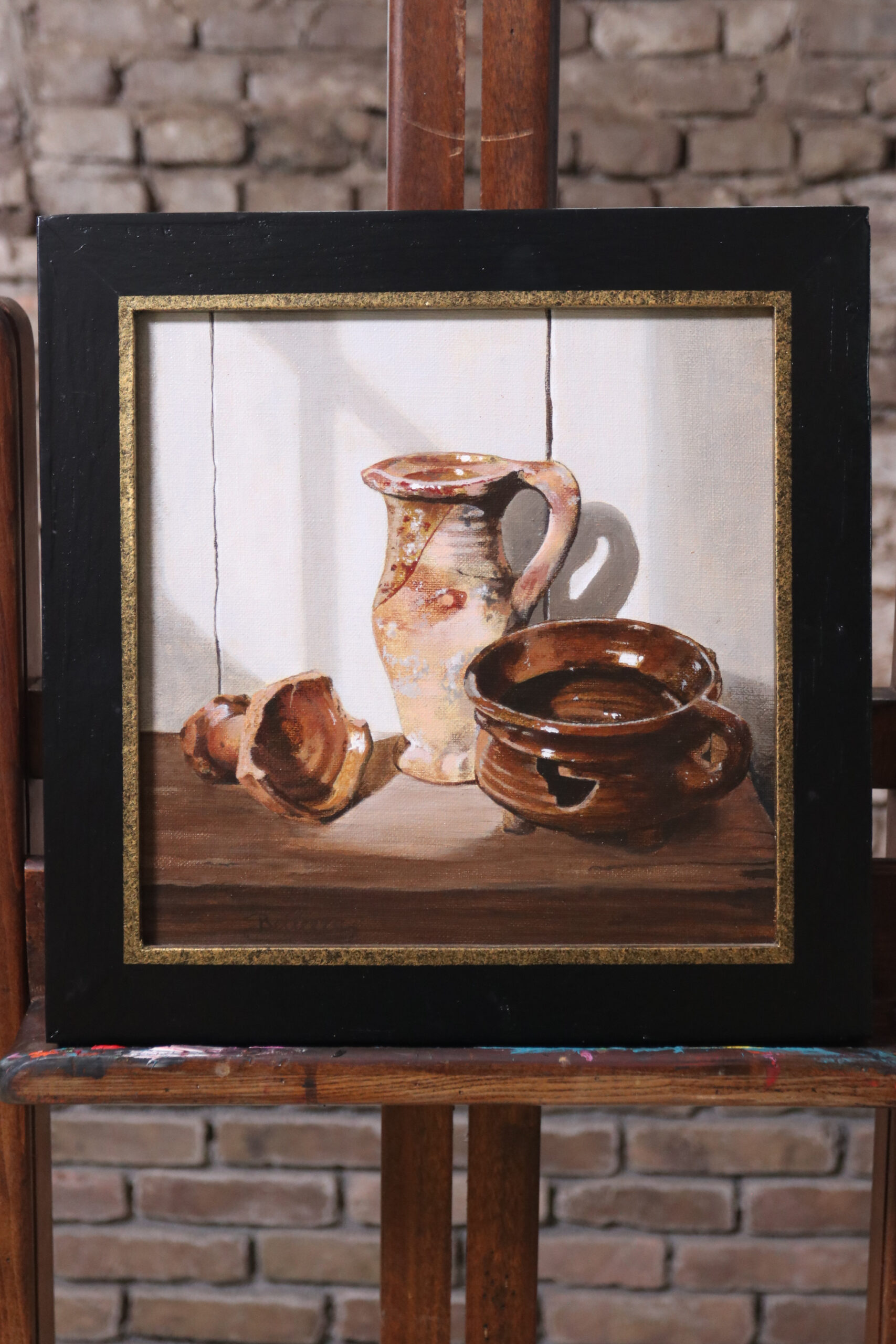 Stilleven met kan en komfoor (bodemvondsten) – Marjolein van den Berg, acryl op doek – foto 1
