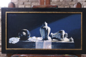 Stilleven met drie tinnen theebusjes – Marjolein van den Berg, acryl op doek – foto 1