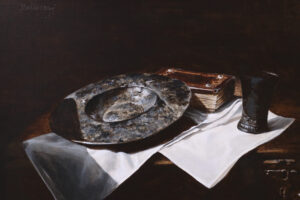 Stilleven met tinnen schotel, boekje en beker – Marjolein van den Berg, acryl op doek – foto 3