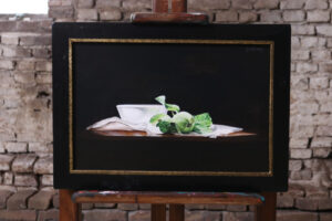 Stilleven met appeltjes en witte kom – Marjolein van den Berg, acryl op doek – foto 1