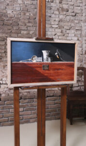 Stilleven met tinnen bodemvondsten op een kist – Marjolein van den Berg, acryl op doek – foto 2