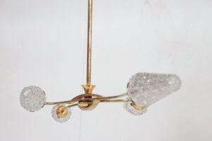 Vintage messing hanglamp met vier glazen kappen, Franse stijl jaren 50 – foto 4