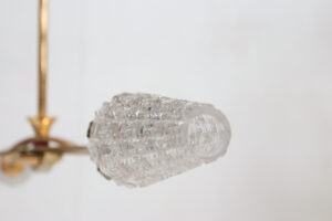 Vintage messing hanglamp met vier glazen kappen, Franse stijl jaren 50 – foto 7