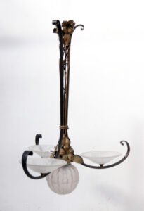 Franse art deco hanglamp smeedijzer vergulde bloemen geperst glas – foto 2