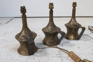 Max Bré brutalistische tafellampen messing smeedijzer set van drie – foto 1
