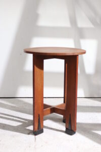 Ronde eiken bijzettafel Amsterdamse School-stijl – foto 1