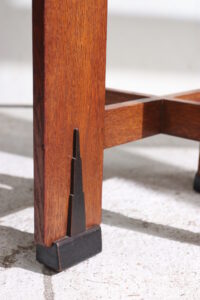 Ronde eiken bijzettafel Amsterdamse School-stijl – foto 4