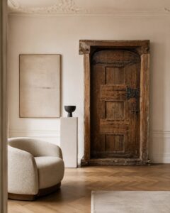 Antieke eiken deur met kozijn en smeedijzeren slot – foto 10