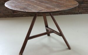 Grote ronde grenen driepoottafel cricket table