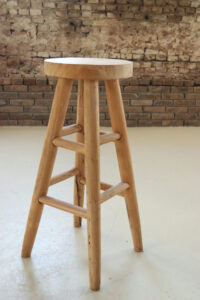 houten barkruk rond massief blad onbehandeld hout – foto 1