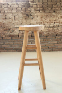houten barkruk rond massief blad onbehandeld hout – foto 2