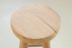 houten barkruk rond massief blad onbehandeld hout – foto 3