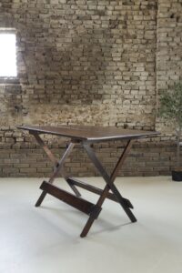 Donkere houten klaptafel met X-poten – foto 2