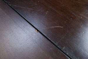 Donkere houten klaptafel met X-poten – foto 6