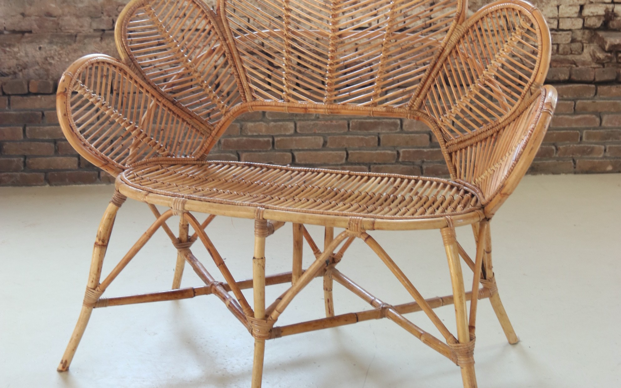 rotan bankje bloemvorm tweezits vintage – hoofdfoto
