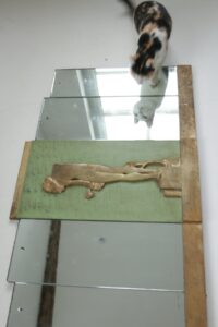 Rowley Gallery art deco spiegel met verguld reliëf meisje – foto 4