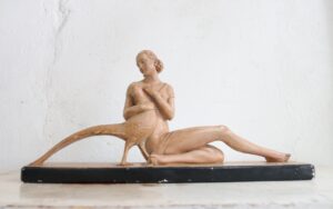 Salvatore Melani art deco beeld vrouw met fazant – hoofdfoto