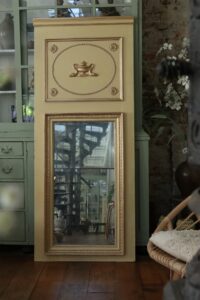 Trumeau spiegel Louis XVI-stijl met urn en dolfijnen – foto 2