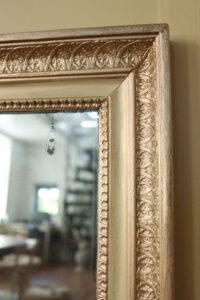 Trumeau spiegel Louis XVI-stijl met urn en dolfijnen – foto 7